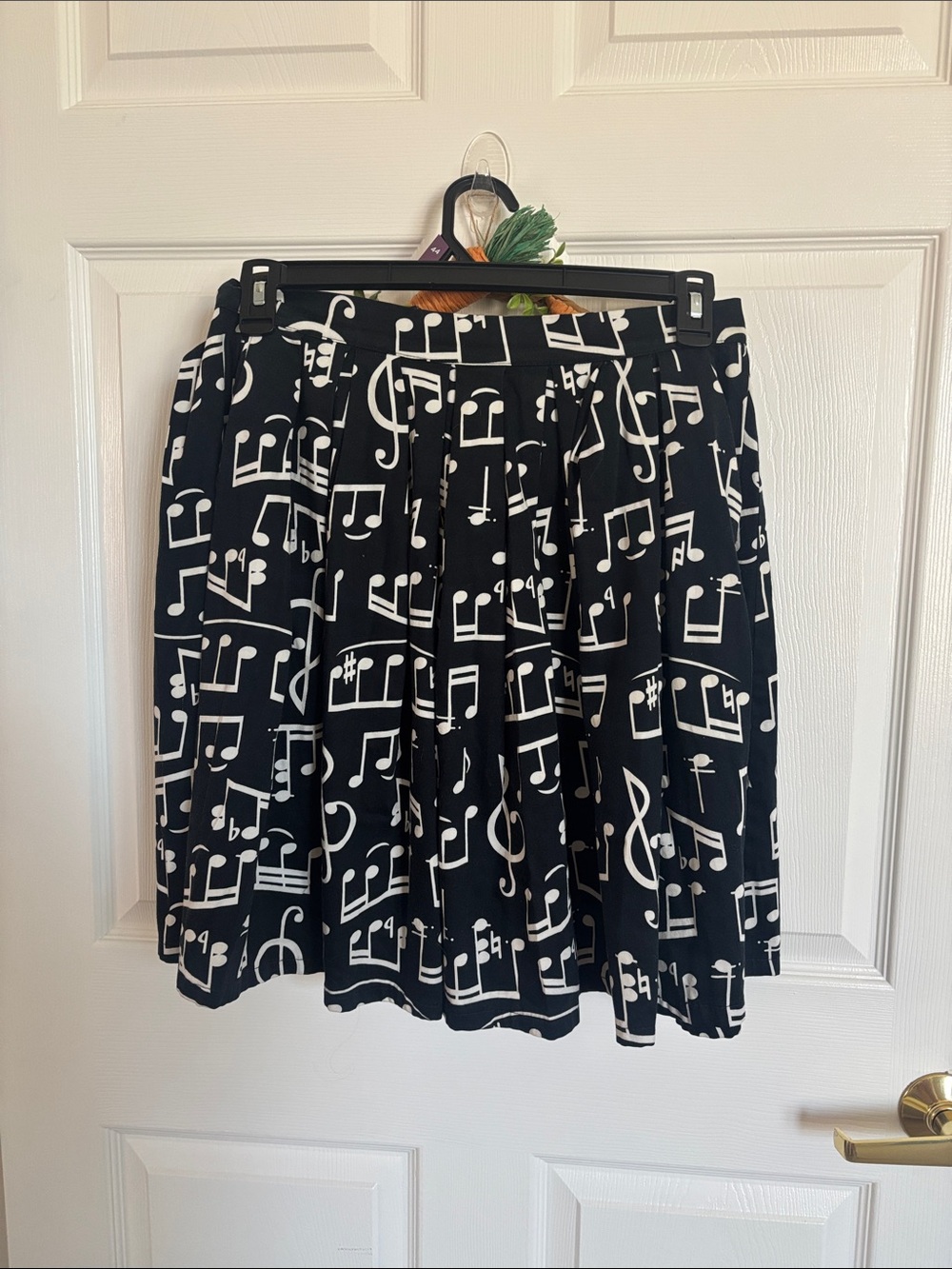 Modcloth Sunny Girl Black & White Music Notes Pleated Swing Skirt